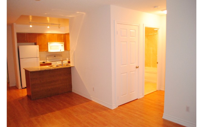 761 Bay Street,Toronto,1 Bedroom Bedrooms,1 BathroomBathrooms,Condominium,College Park South Tower,Bay Street,1101