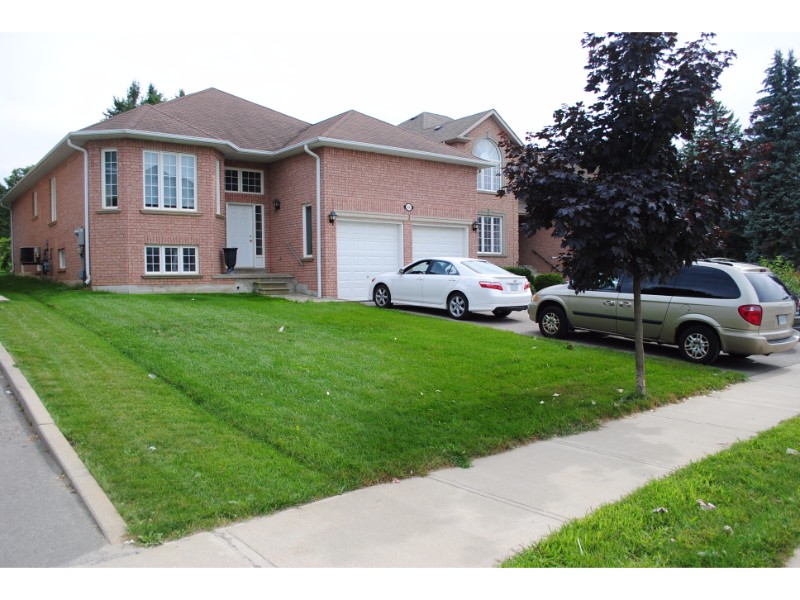 Puccini Drive,Richmond Hill,3 Bedrooms Bedrooms,2 BathroomsBathrooms,House,Puccini Drive,1144